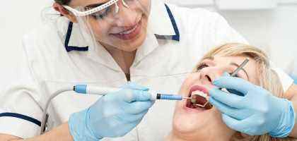 ablazione tartaro pulizia denti dentista roma